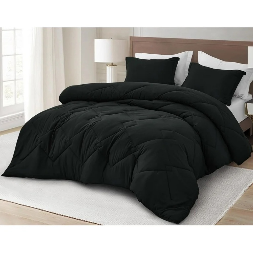 Luxurious Black Comforter Set